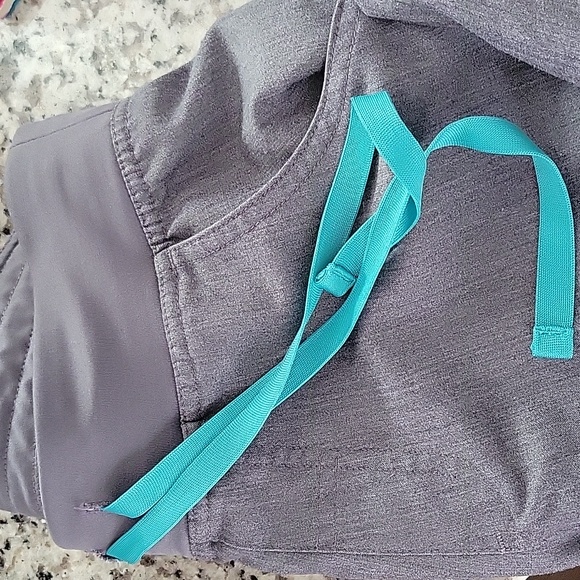 Figs scrubs - Picture 1 of 3